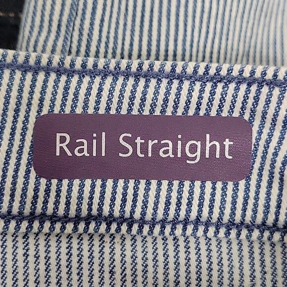 Gloria Vanderbilt Navy and White Pinstriped Capri Pants 5 Pocket Woman's Size 14 - Picture 9 of 11